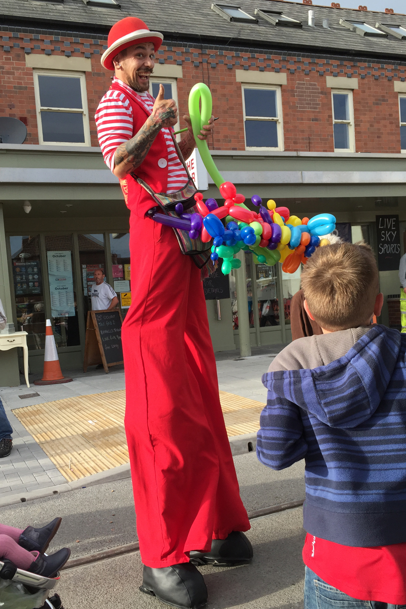 Balloon Modelling from The Joker Entertainment, stilt walking balloon modellers or balloon modeller, available at public events and private parties in Nottinghamshire, Lincolnshire, Leicestershire, Rutland, Derbyshire, South Yorkshire