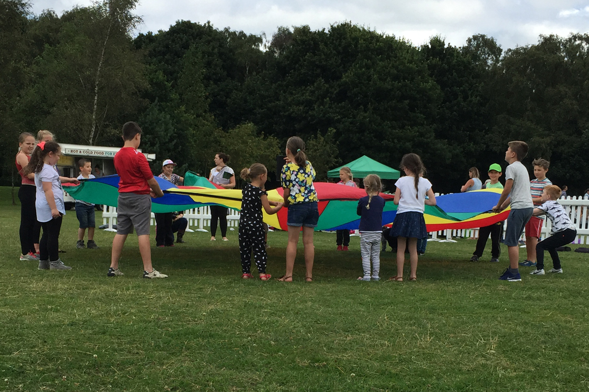 Traditional Party Games, Parachute Games available in Boston, Sleaford, Lincolnshire, Lincoln, Newark, Nottinghamshire, Rutland, Northampton, South Yorkshire, have a go