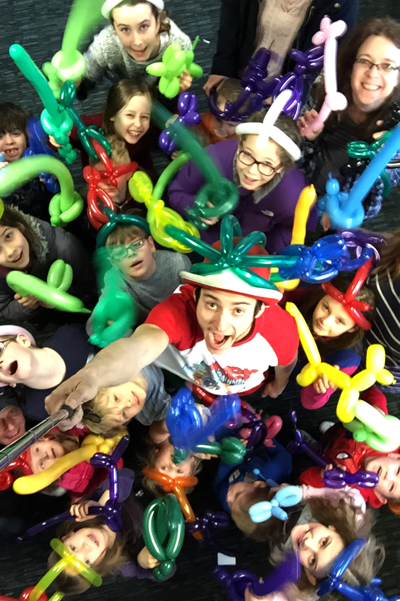 Balloon Modelling Workshop, learn the art of balloon modelling available from The Joker Entertainment. A great participation activity in the Midlands, Boston, Sleaford, Lincolnshire, Lincoln, Newark, Nottinghamshire, Rutland, Northampton, South Yorkshire, have a go
