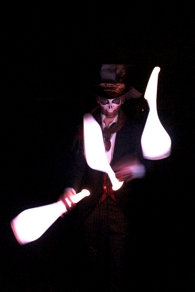 Glow Entertainers The Joker Entertainment providing circus entertainment, circus skills, stilt walking, balloon modelling, participation activity's and face painting in the Midlands, Nottinghamshire, Yorkshire, Leicestershire, Lincolnshire, Chesterfield, Wingerworth, Matlock, Derbyshire, Darley Dale, Clowne, Alfreton, Ripley, Wirksworth, Sutton in Ashfield, Kirby in Ashfield, Nottinghamshire, Leicestershire, Staffordshire, Lincolnshire, South Yorkshire